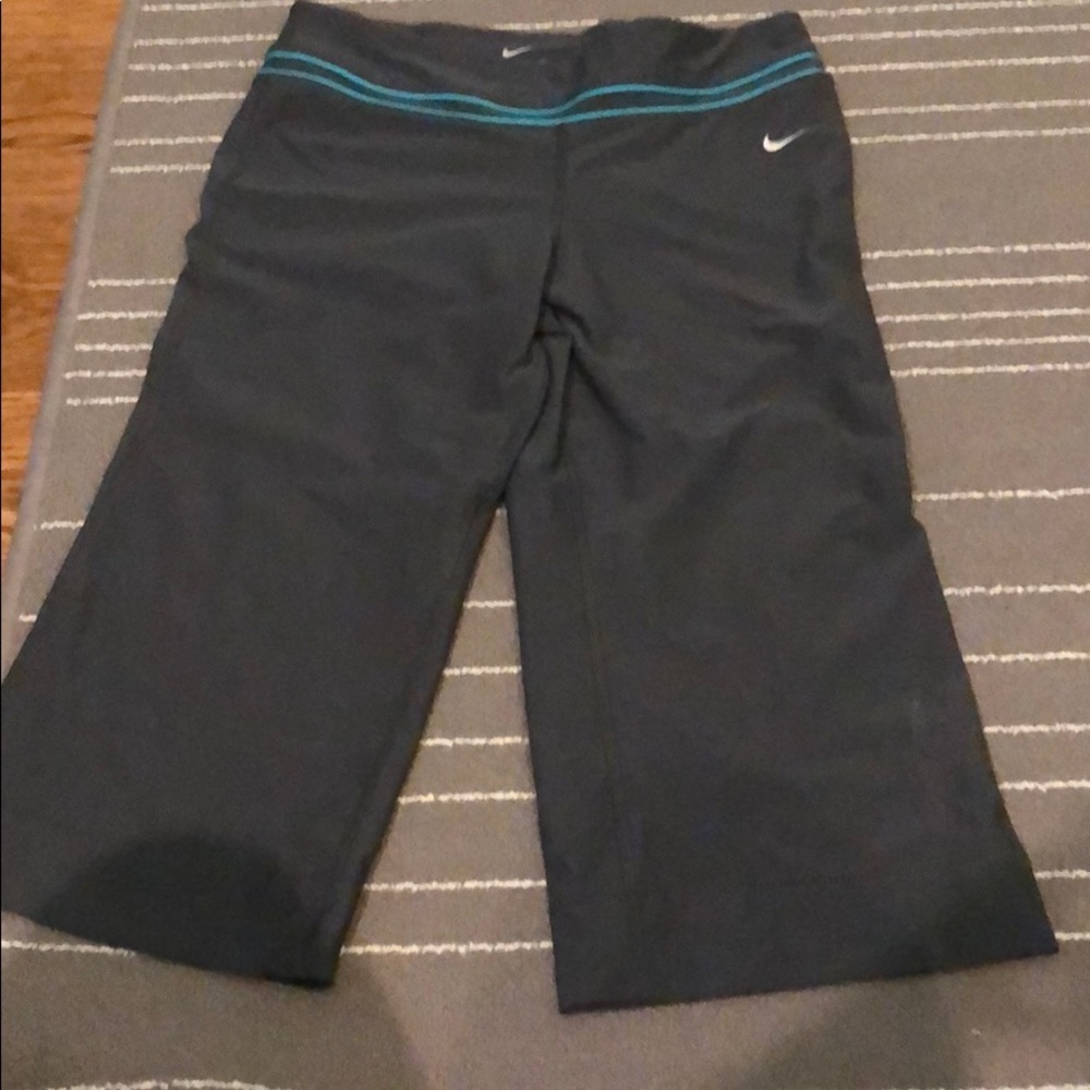 Nike dri fit capris